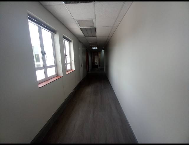 554M² OFFICE TO LET IN BRYANSTON